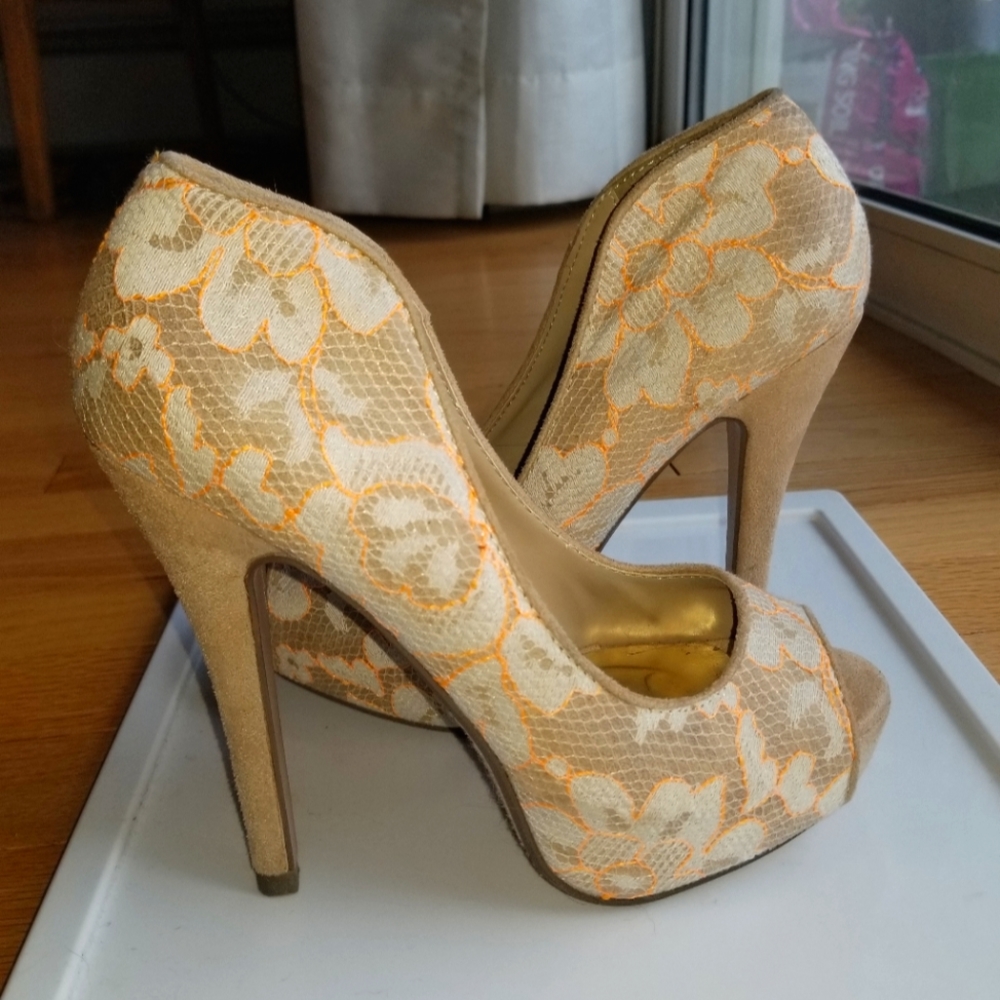 Shi by Journeys open toe lace beige/neon heels